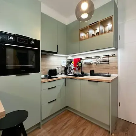 - Absolute Center 1bd