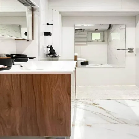 - Absolute Center 1bd Sofia