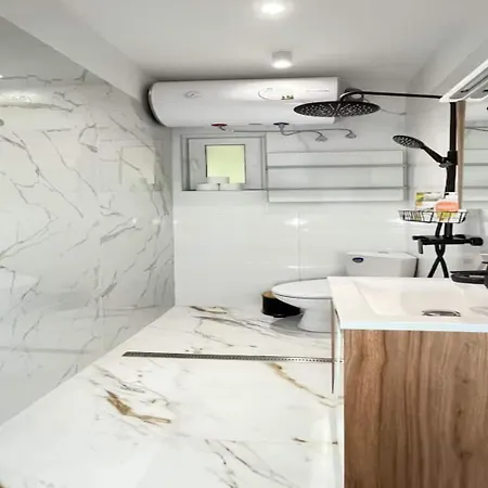 - Absolute Center 1bd *